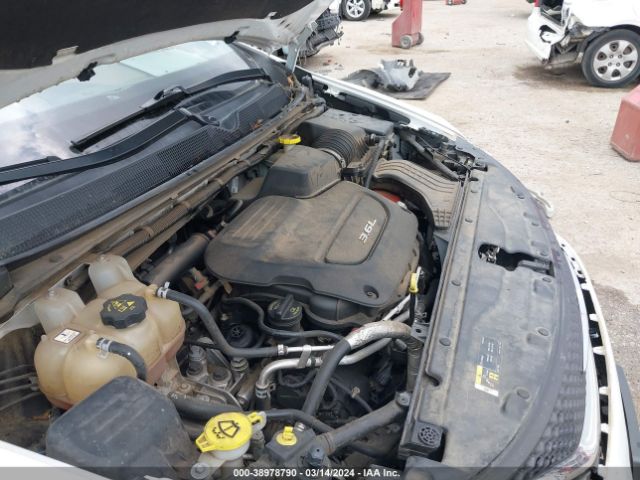 Photo 9 VIN: 2C4RC1GG3JR172294 - CHRYSLER PACIFICA 