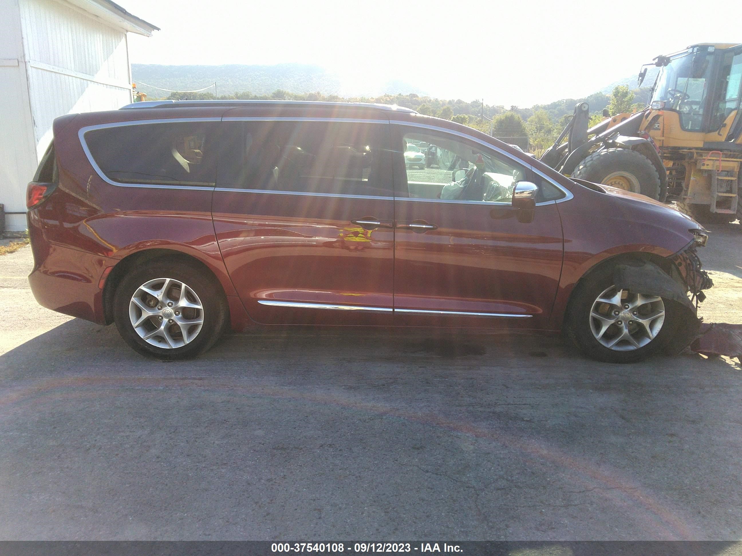 Photo 14 VIN: 2C4RC1GG3LR215941 - CHRYSLER PACIFICA 