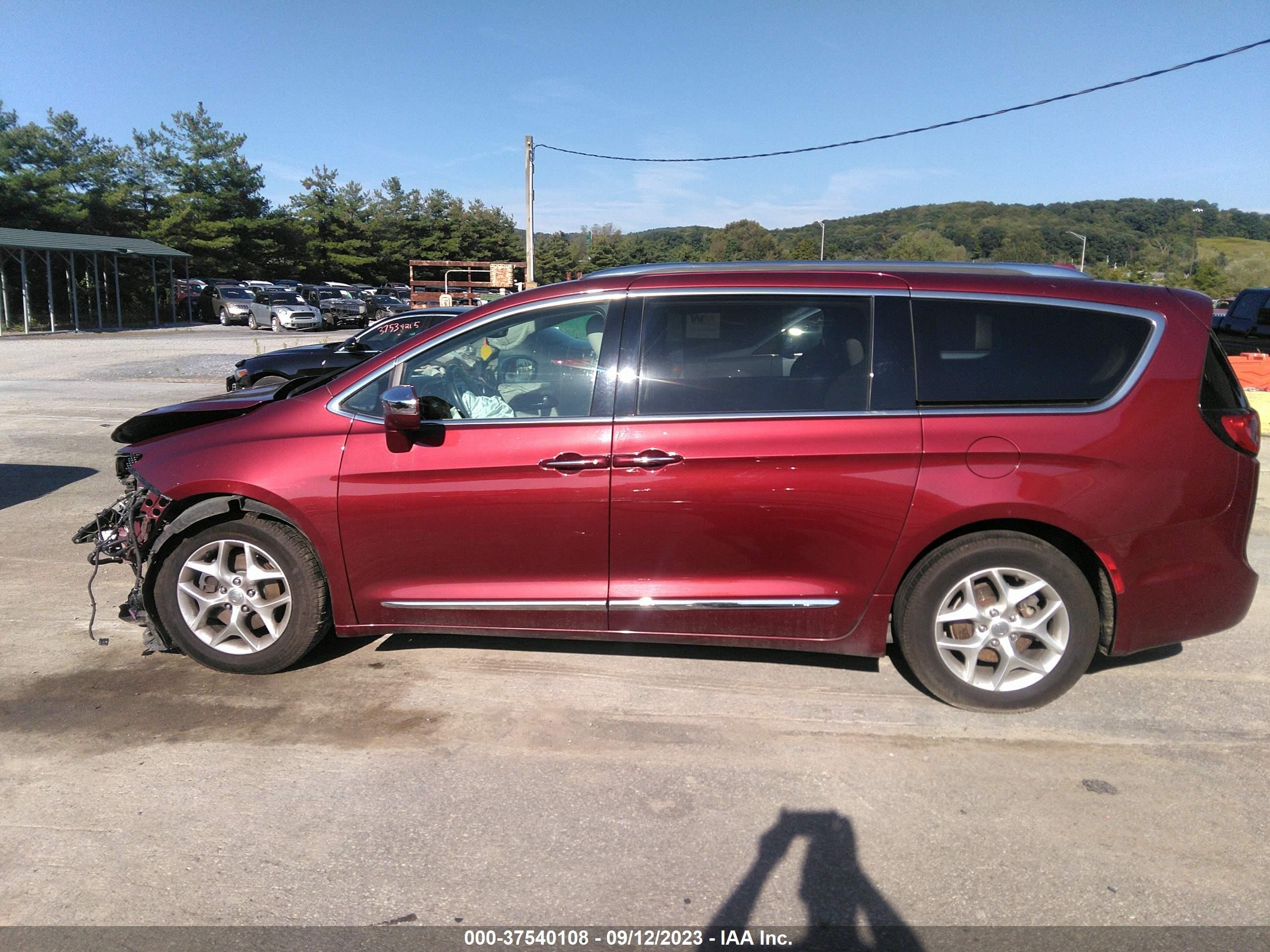 Photo 15 VIN: 2C4RC1GG3LR215941 - CHRYSLER PACIFICA 