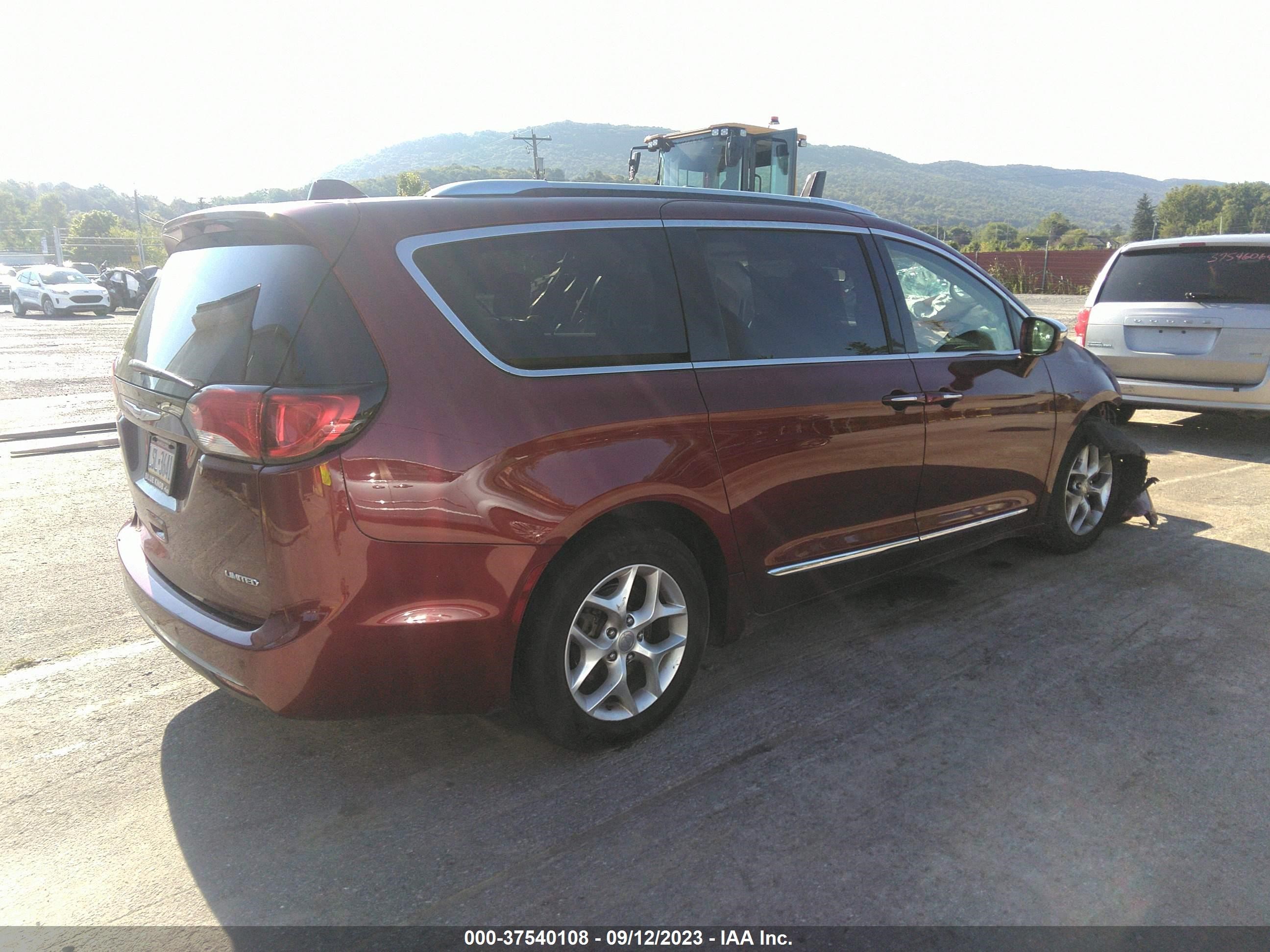 Photo 4 VIN: 2C4RC1GG3LR215941 - CHRYSLER PACIFICA 