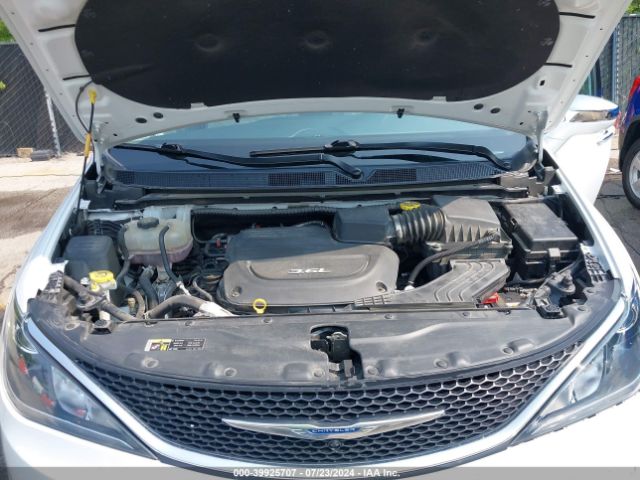 Photo 9 VIN: 2C4RC1GG4HR597744 - CHRYSLER PACIFICA 