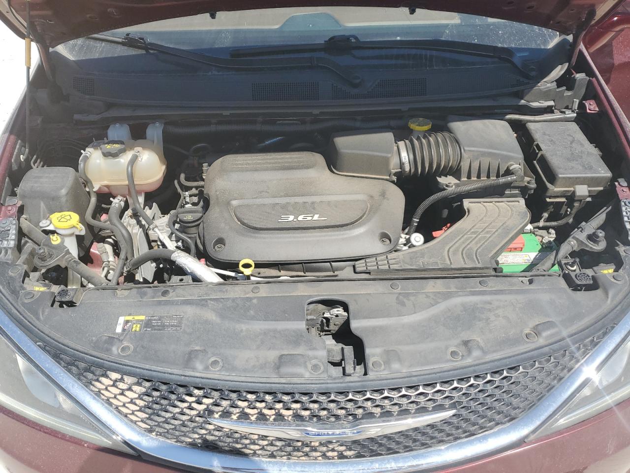 Photo 11 VIN: 2C4RC1GG4JR132516 - CHRYSLER PACIFICA 