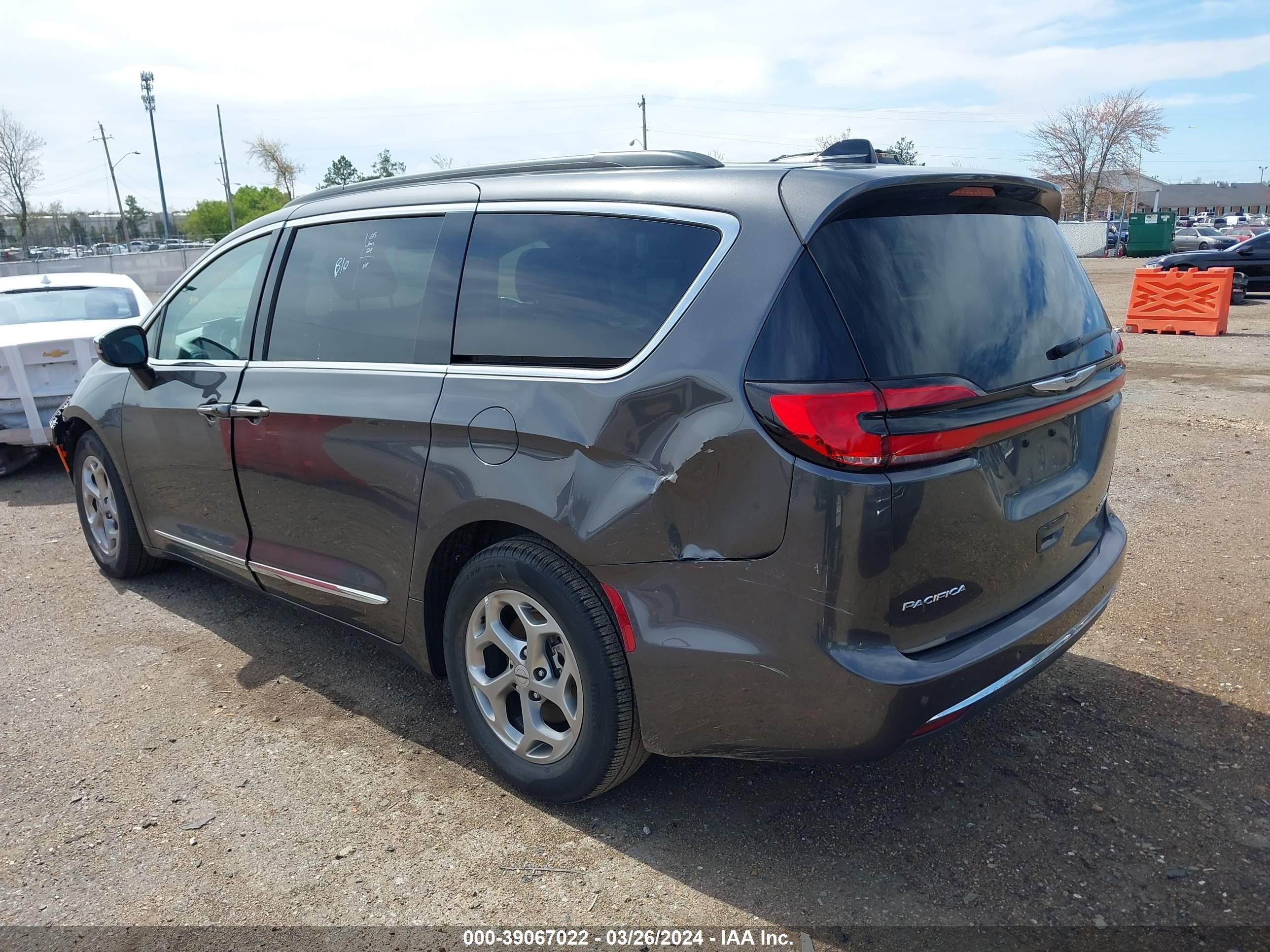 Photo 2 VIN: 2C4RC1GG4PR551605 - CHRYSLER PACIFICA 