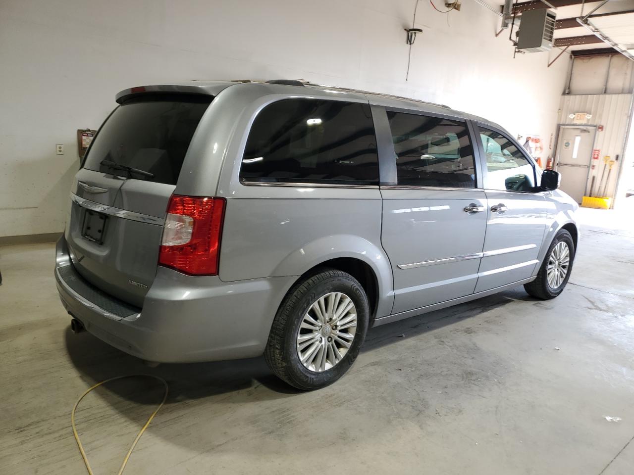 Photo 2 VIN: 2C4RC1GG5DR633466 - CHRYSLER TOWN & COUNTRY 