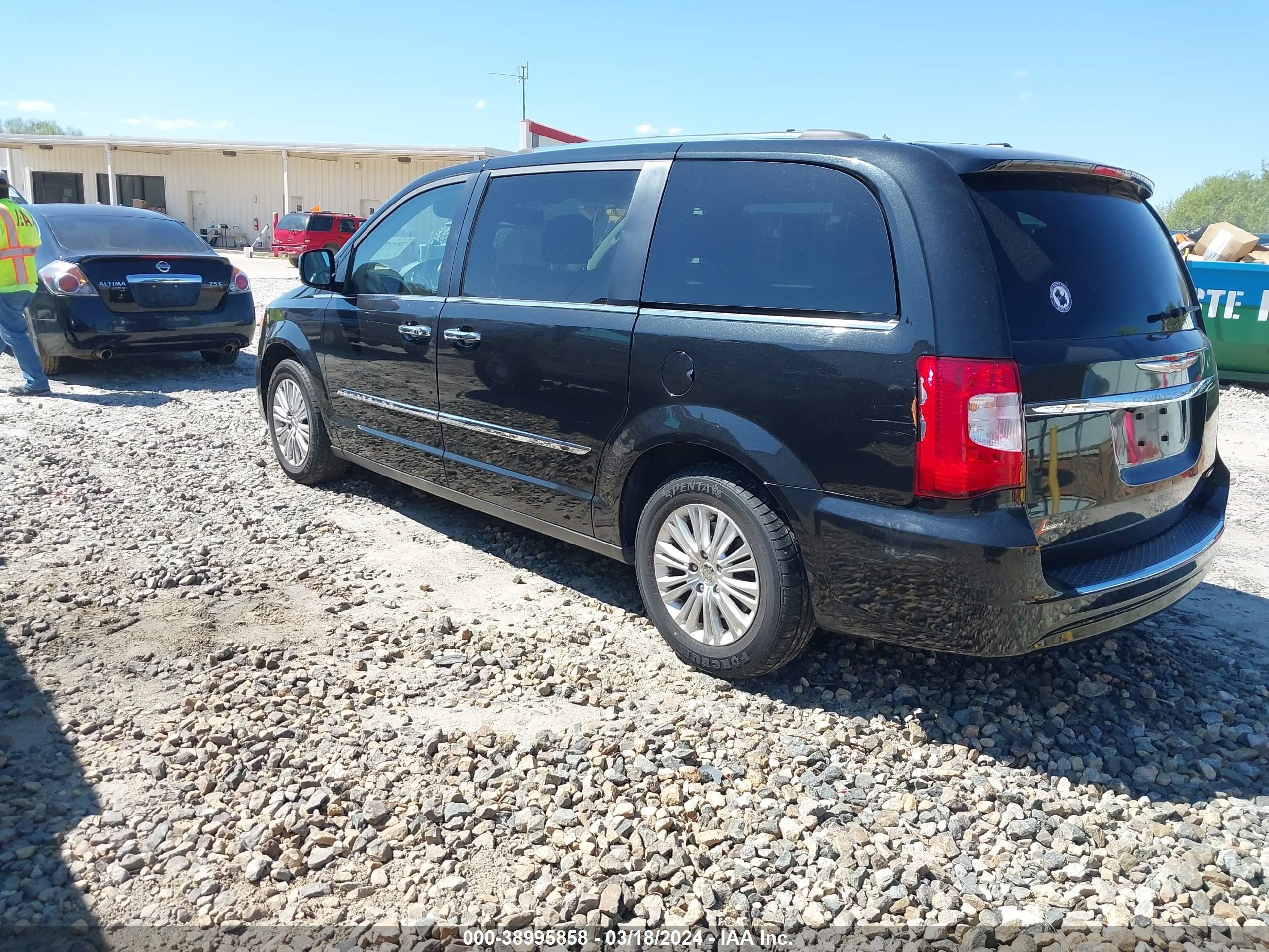 Photo 2 VIN: 2C4RC1GG5FR506316 - CHRYSLER TOWN & COUNTRY 