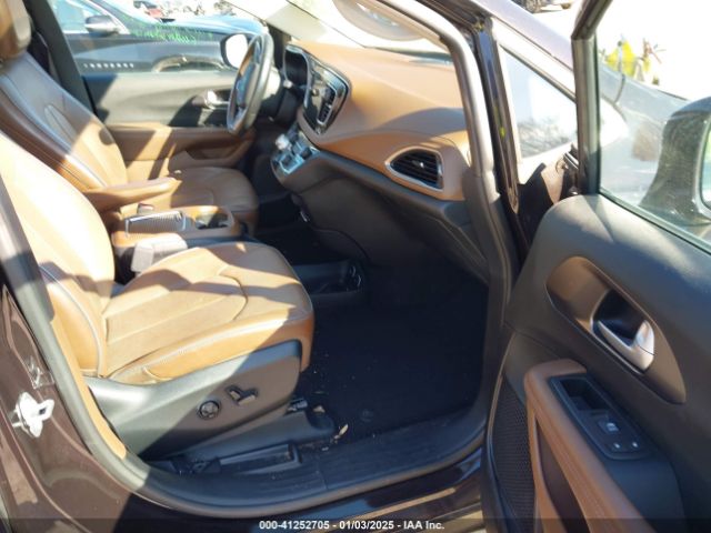 Photo 4 VIN: 2C4RC1GG5HR578166 - CHRYSLER PACIFICA 