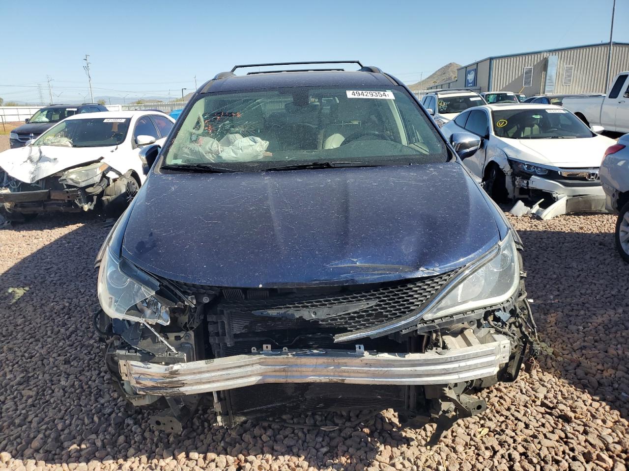 Photo 4 VIN: 2C4RC1GG5HR623008 - CHRYSLER PACIFICA 