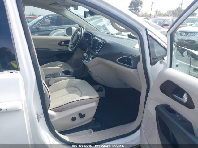 Photo 4 VIN: 2C4RC1GG5JR339500 - CHRYSLER PACIFICA 