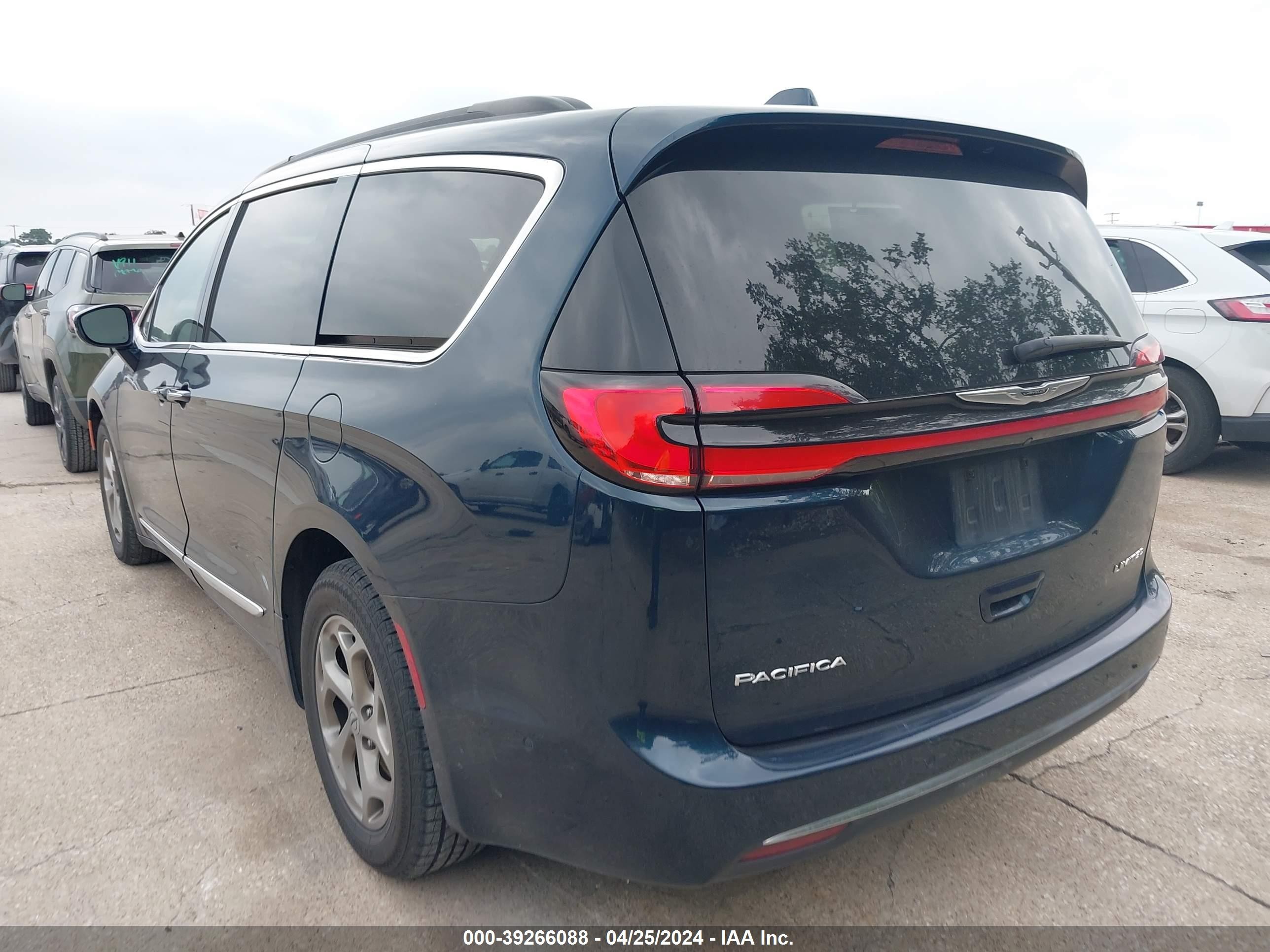 Photo 2 VIN: 2C4RC1GG5NR158435 - CHRYSLER PACIFICA 