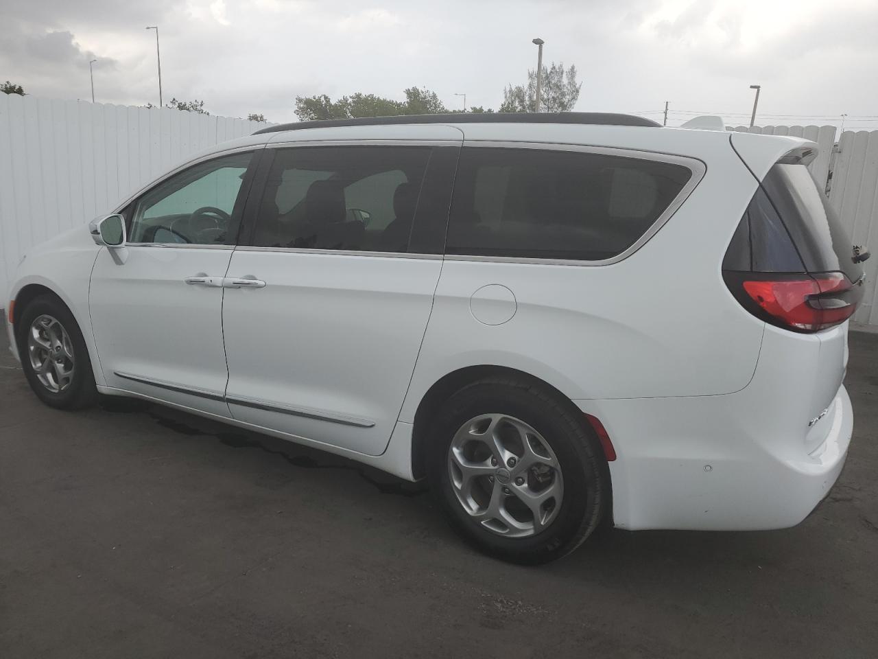 Photo 1 VIN: 2C4RC1GG5NR167541 - CHRYSLER PACIFICA 