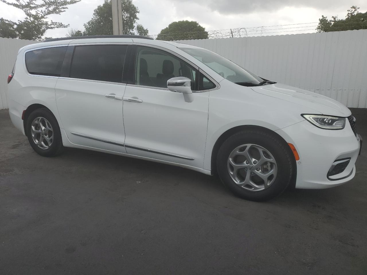 Photo 3 VIN: 2C4RC1GG5NR167541 - CHRYSLER PACIFICA 