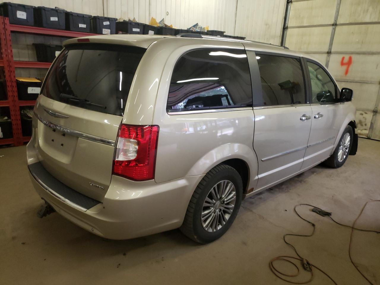 Photo 2 VIN: 2C4RC1GG6DR632939 - CHRYSLER TOWN & COUNTRY 