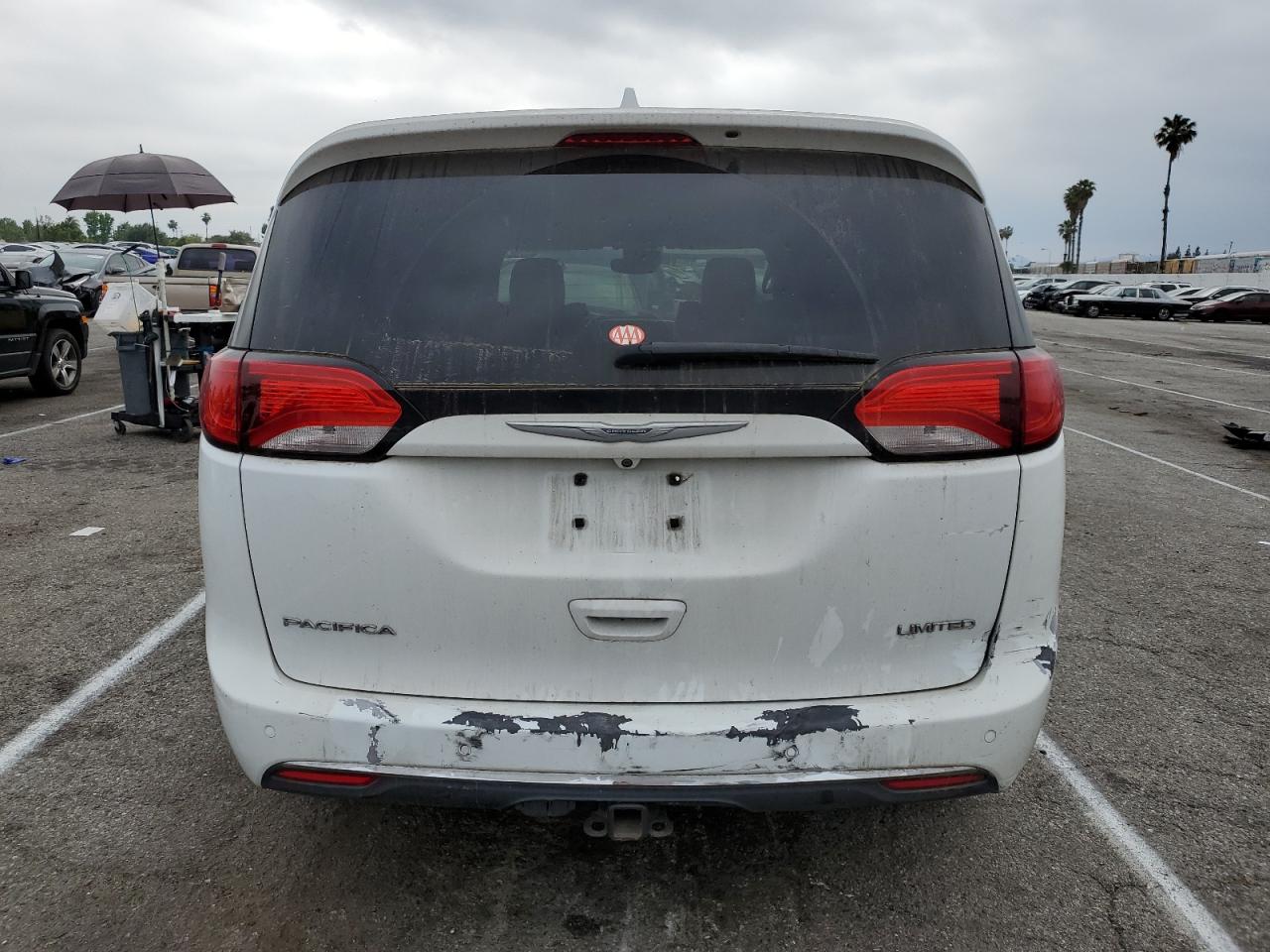 Photo 5 VIN: 2C4RC1GG6HR561294 - CHRYSLER PACIFICA 