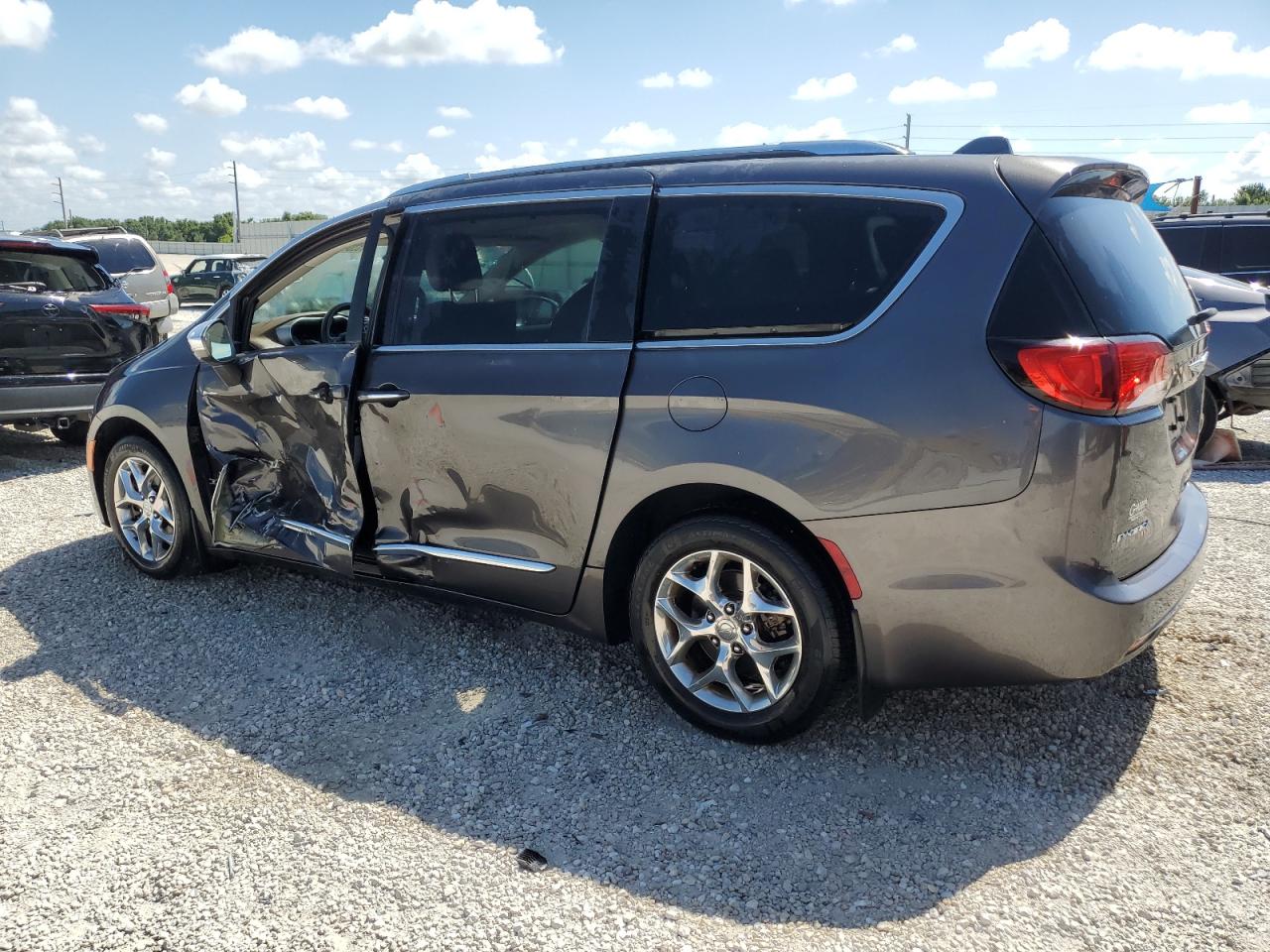 Photo 1 VIN: 2C4RC1GG6HR570657 - CHRYSLER PACIFICA 