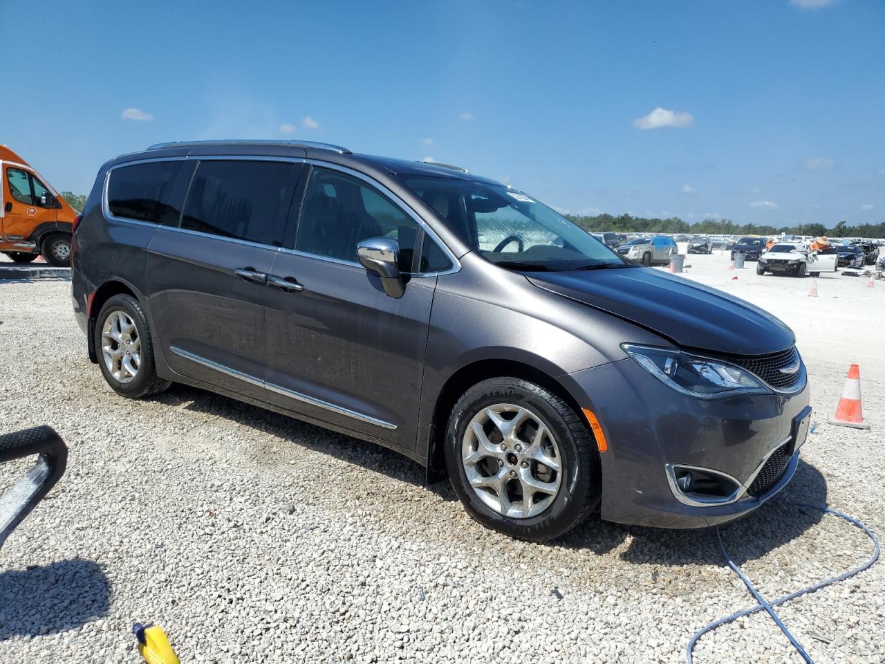 Photo 3 VIN: 2C4RC1GG6HR570657 - CHRYSLER PACIFICA 