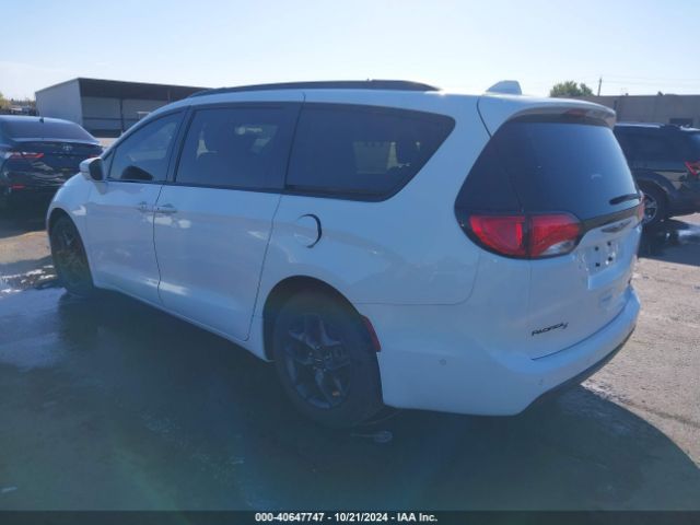 Photo 2 VIN: 2C4RC1GG6JR358170 - CHRYSLER PACIFICA 