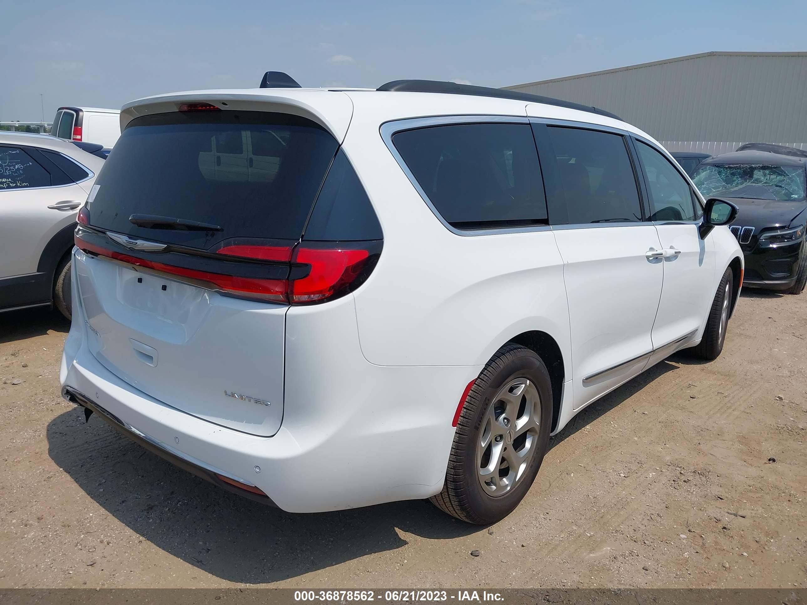 Photo 3 VIN: 2C4RC1GG6PR530951 - CHRYSLER PACIFICA 