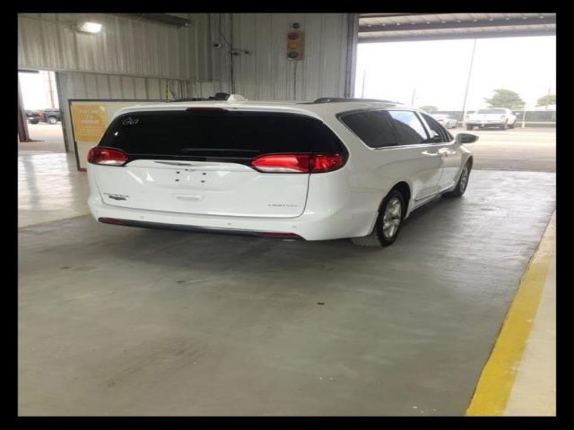 Photo 2 VIN: 2C4RC1GG7LR269825 - CHRYSLER PACIFICA 