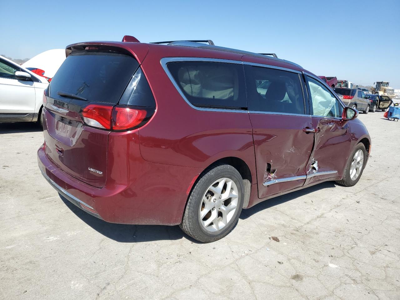 Photo 2 VIN: 2C4RC1GG7LR284082 - CHRYSLER PACIFICA 