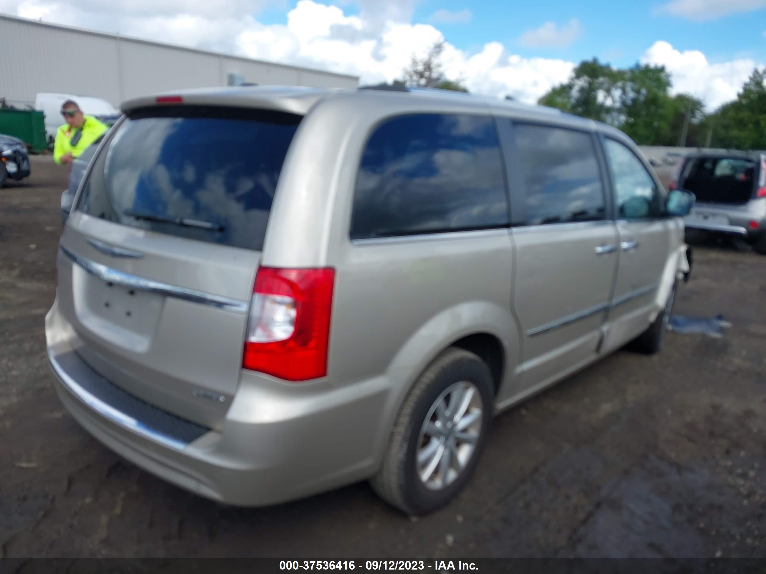 Photo 3 VIN: 2C4RC1GG8FR742586 - CHRYSLER TOWN & COUNTRY 