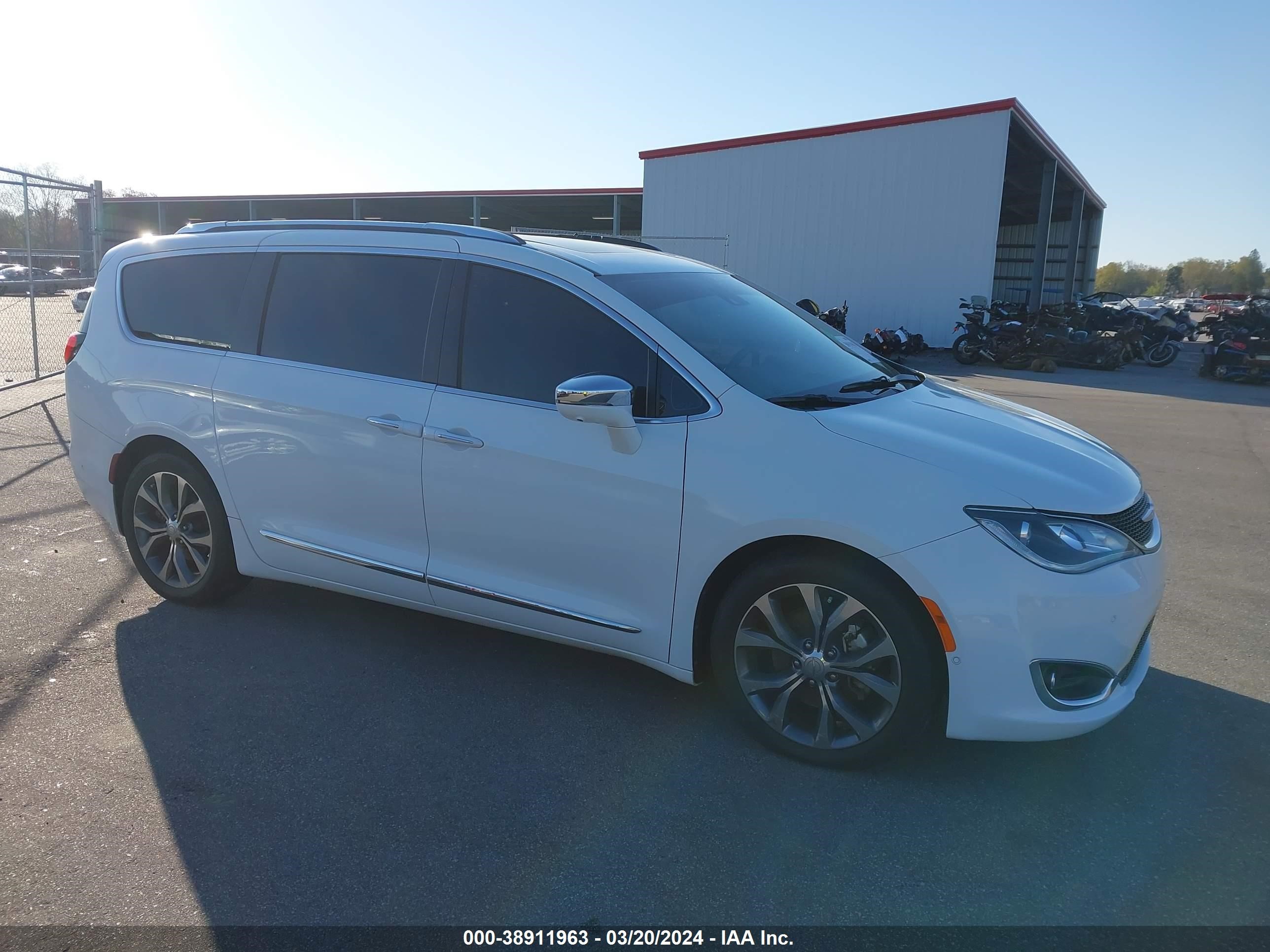 Photo 0 VIN: 2C4RC1GG8HR530855 - CHRYSLER PACIFICA 