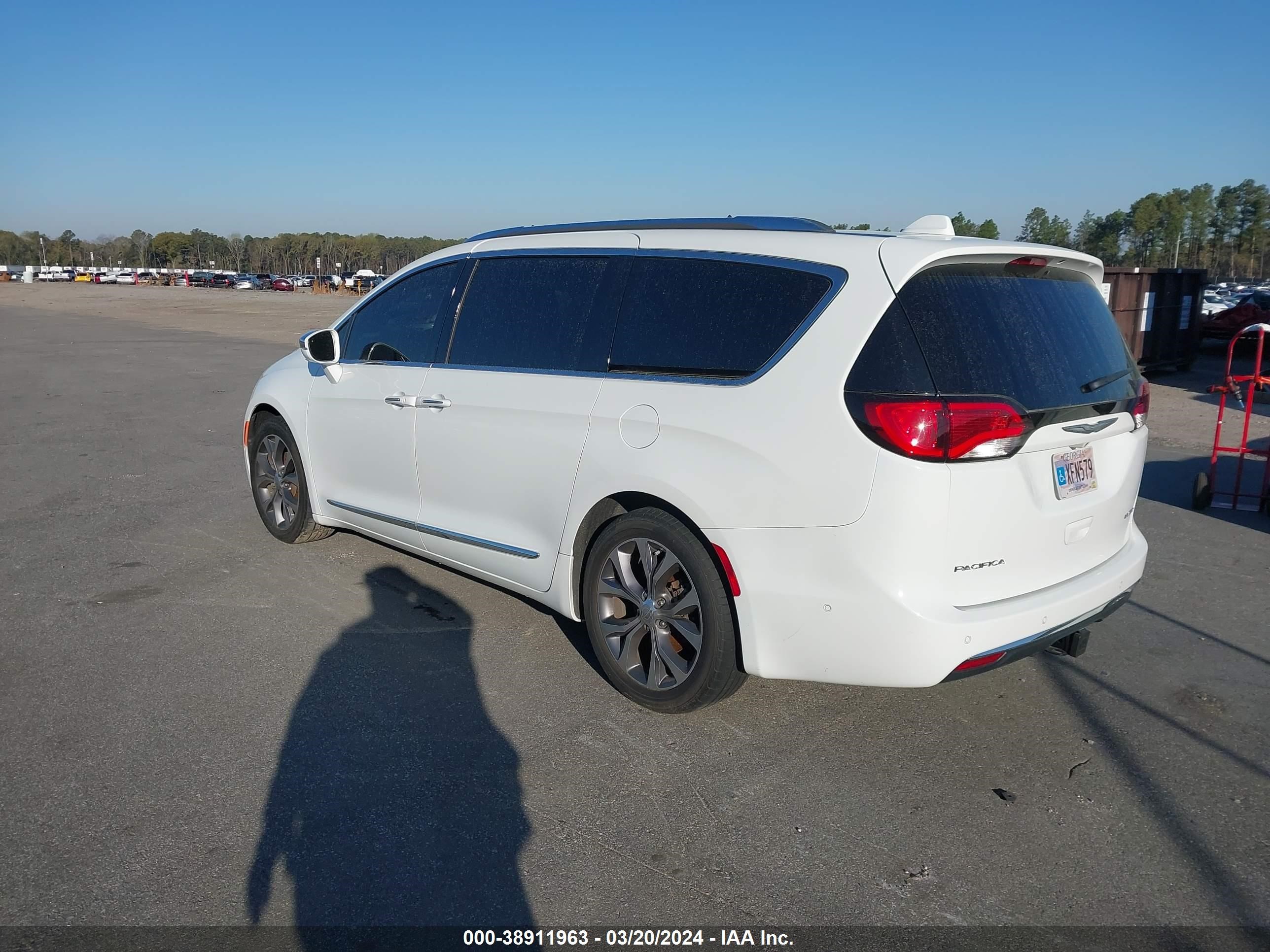 Photo 2 VIN: 2C4RC1GG8HR530855 - CHRYSLER PACIFICA 