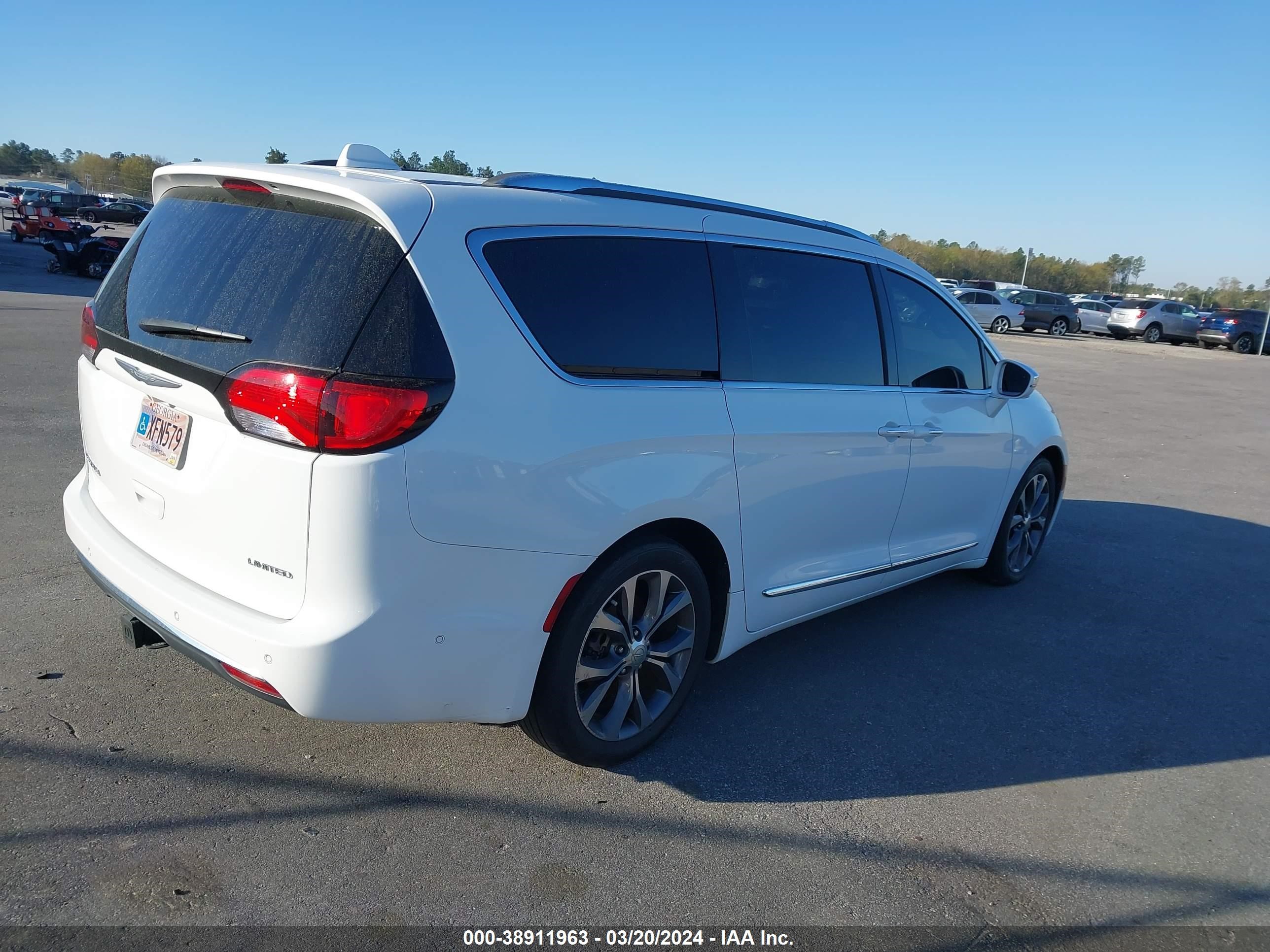 Photo 3 VIN: 2C4RC1GG8HR530855 - CHRYSLER PACIFICA 