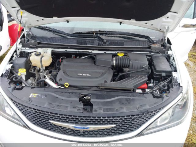 Photo 9 VIN: 2C4RC1GG8JR247121 - CHRYSLER PACIFICA 