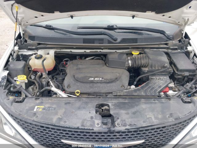 Photo 9 VIN: 2C4RC1GG8JR339328 - CHRYSLER PACIFICA 