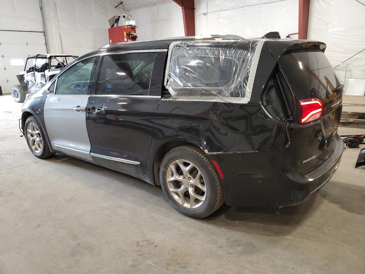 Photo 1 VIN: 2C4RC1GG8JR350684 - CHRYSLER PACIFICA 