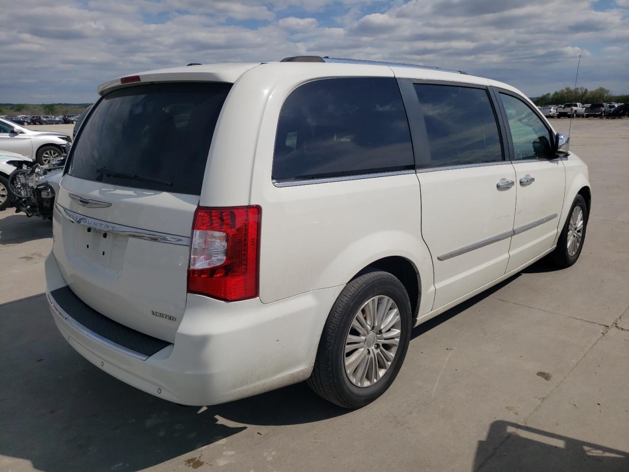 Photo 2 VIN: 2C4RC1GG9DR700540 - CHRYSLER TOWN & COUNTRY 