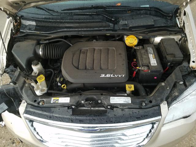 Photo 6 VIN: 2C4RC1GG9FR741544 - CHRYSLER TOWN & COU 