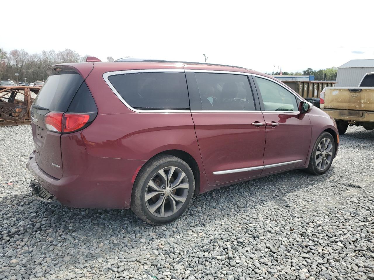 Photo 2 VIN: 2C4RC1GG9JR246950 - CHRYSLER PACIFICA 