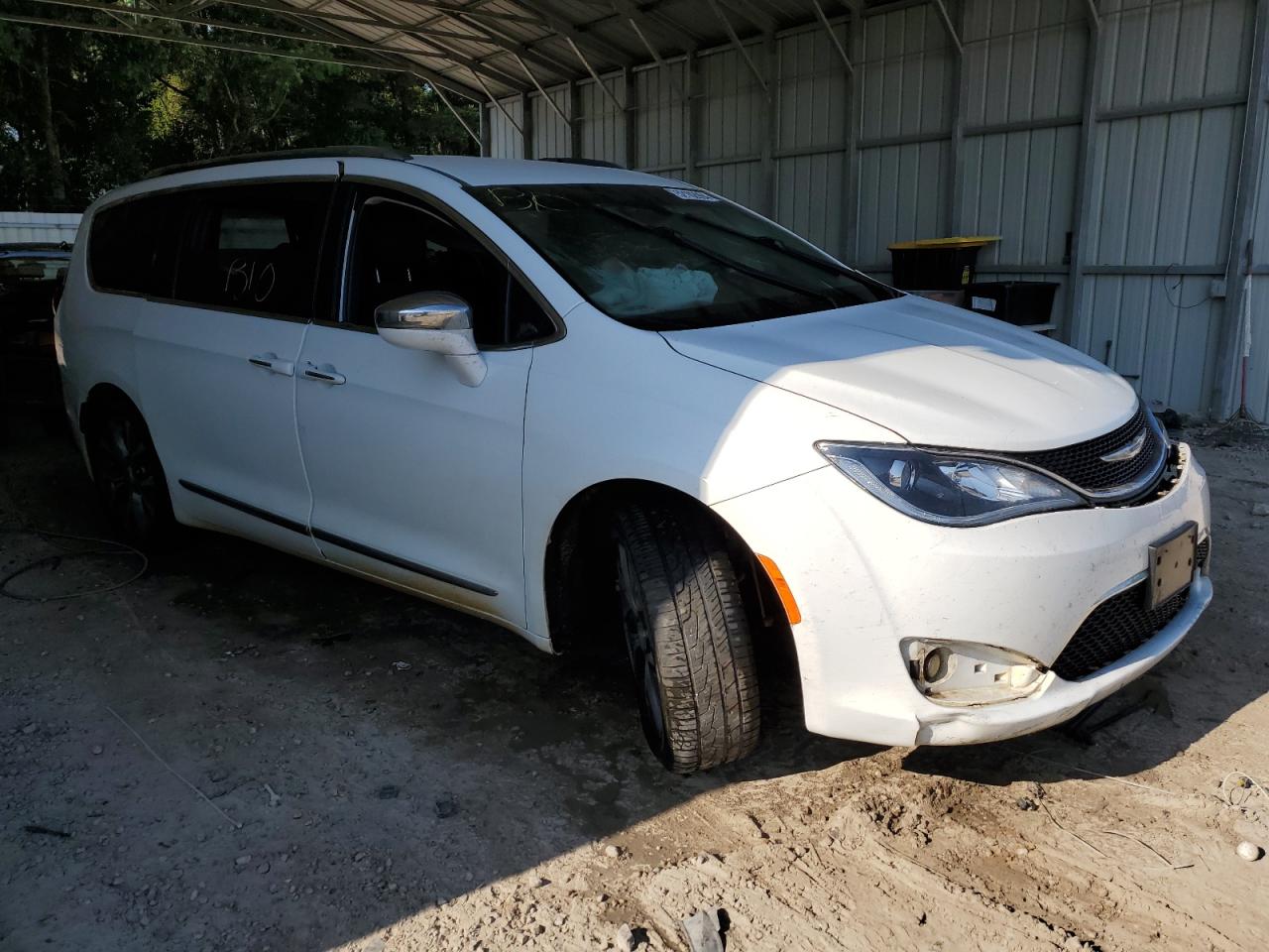 Photo 3 VIN: 2C4RC1GG9JR338589 - CHRYSLER PACIFICA 