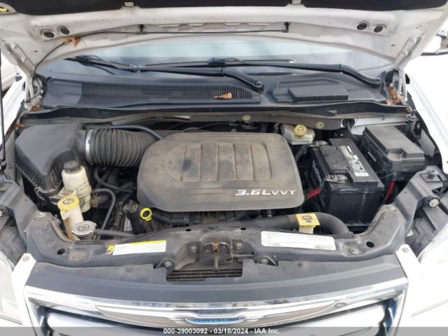 Photo 9 VIN: 2C4RC1GGXCR199690 - CHRYSLER TOWN & COUNTRY 