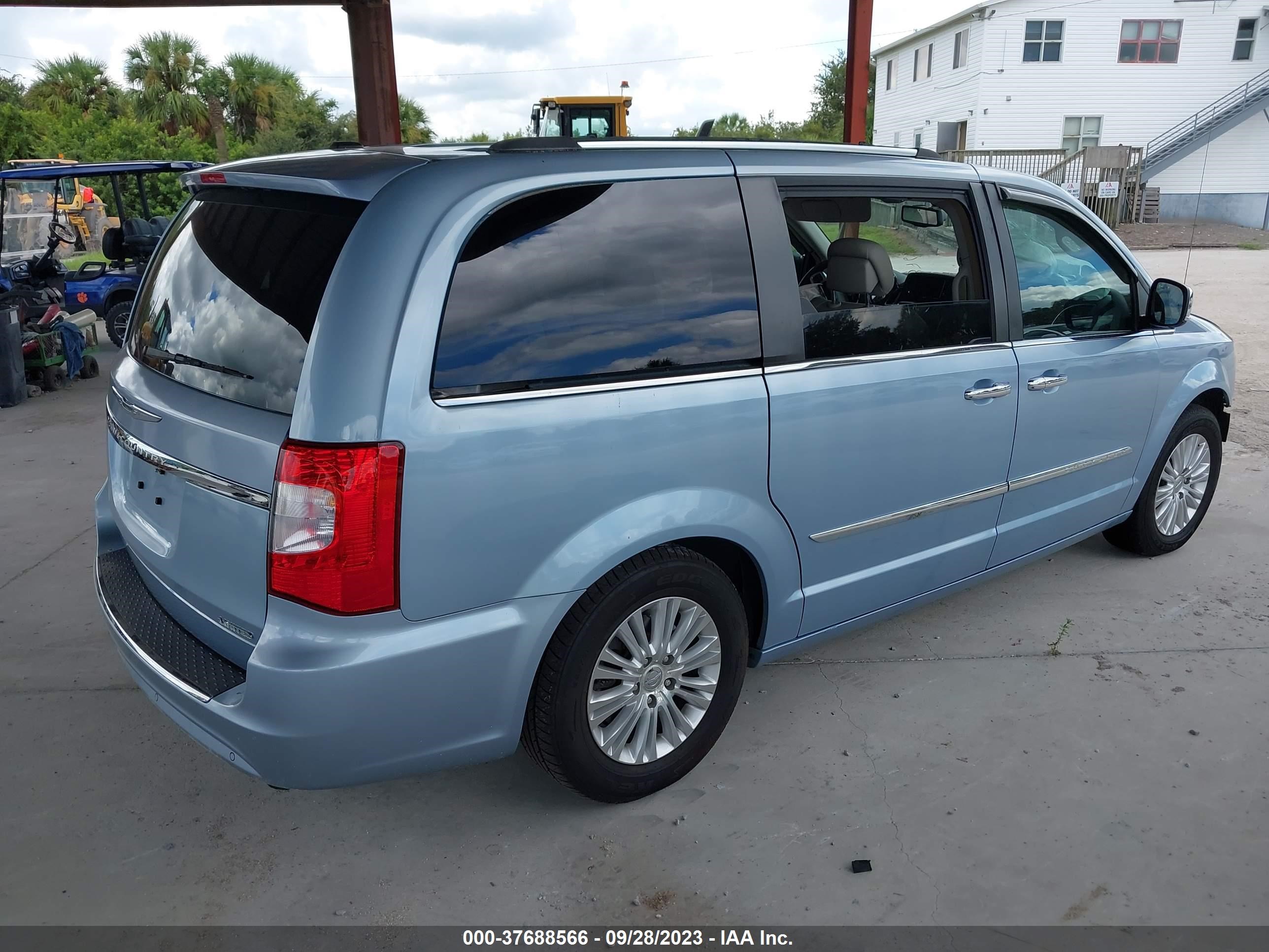 Photo 3 VIN: 2C4RC1GGXDR727813 - CHRYSLER TOWN & COUNTRY 