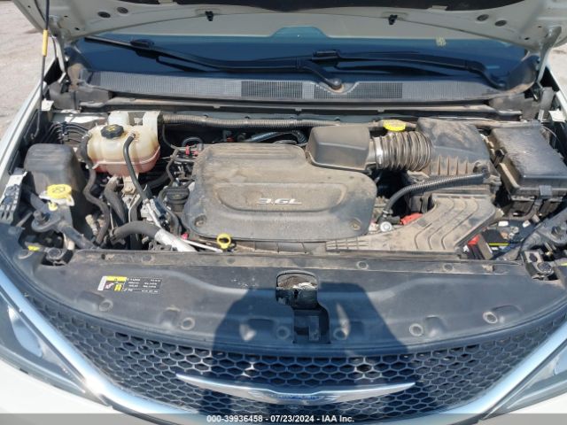 Photo 9 VIN: 2C4RC1GGXHR553683 - CHRYSLER PACIFICA 