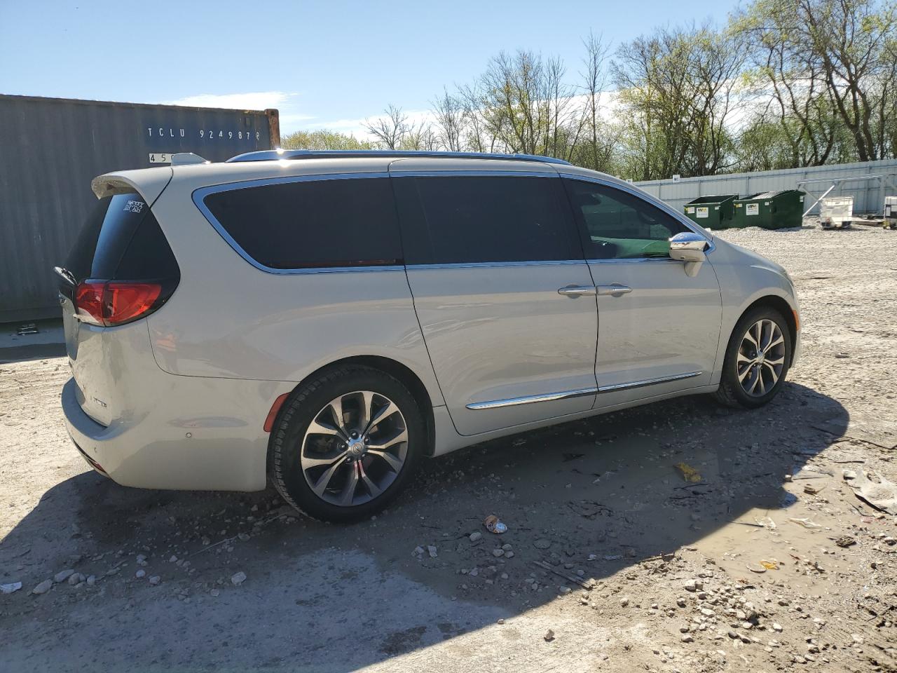 Photo 2 VIN: 2C4RC1GGXHR564828 - CHRYSLER PACIFICA 