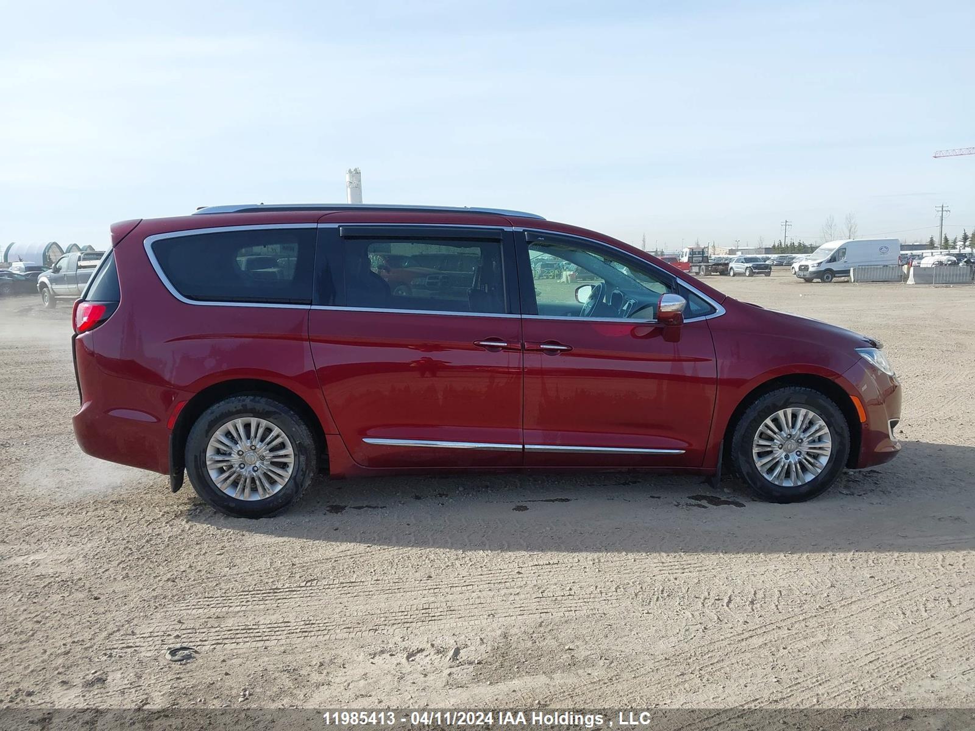 Photo 13 VIN: 2C4RC1GGXKR587940 - CHRYSLER PACIFICA 