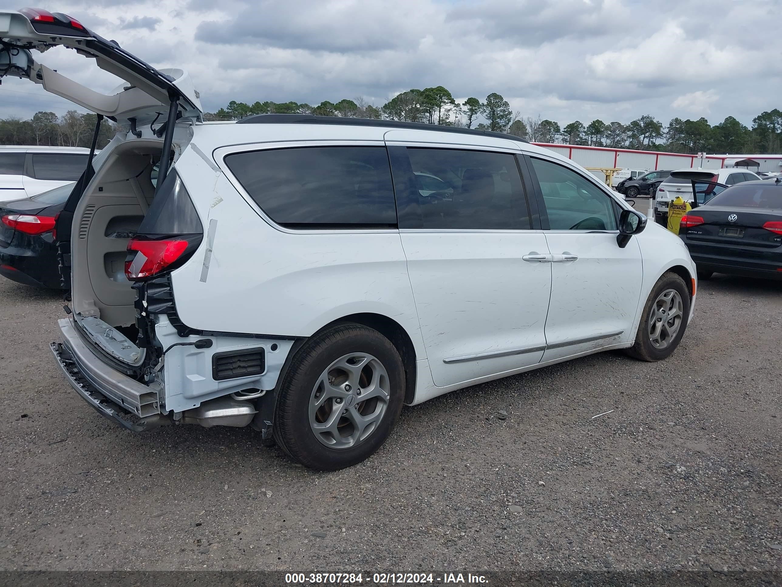 Photo 3 VIN: 2C4RC1GGXPR536283 - CHRYSLER PACIFICA 