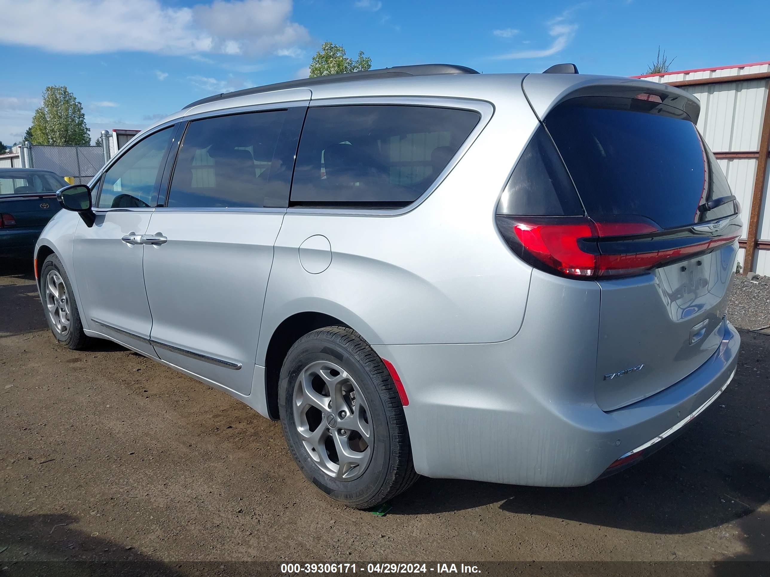 Photo 2 VIN: 2C4RC1GGXPR553813 - CHRYSLER PACIFICA 