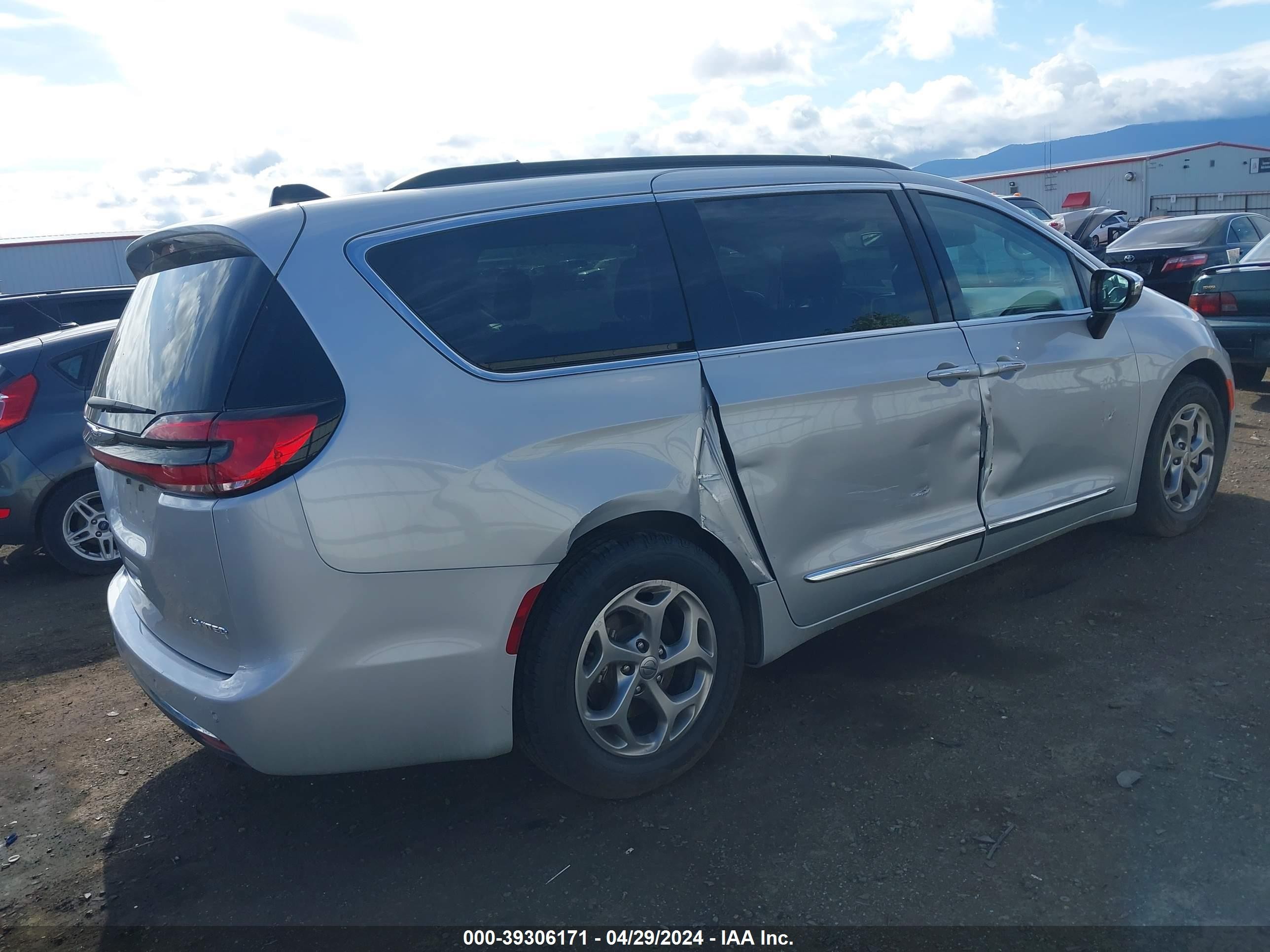 Photo 3 VIN: 2C4RC1GGXPR553813 - CHRYSLER PACIFICA 