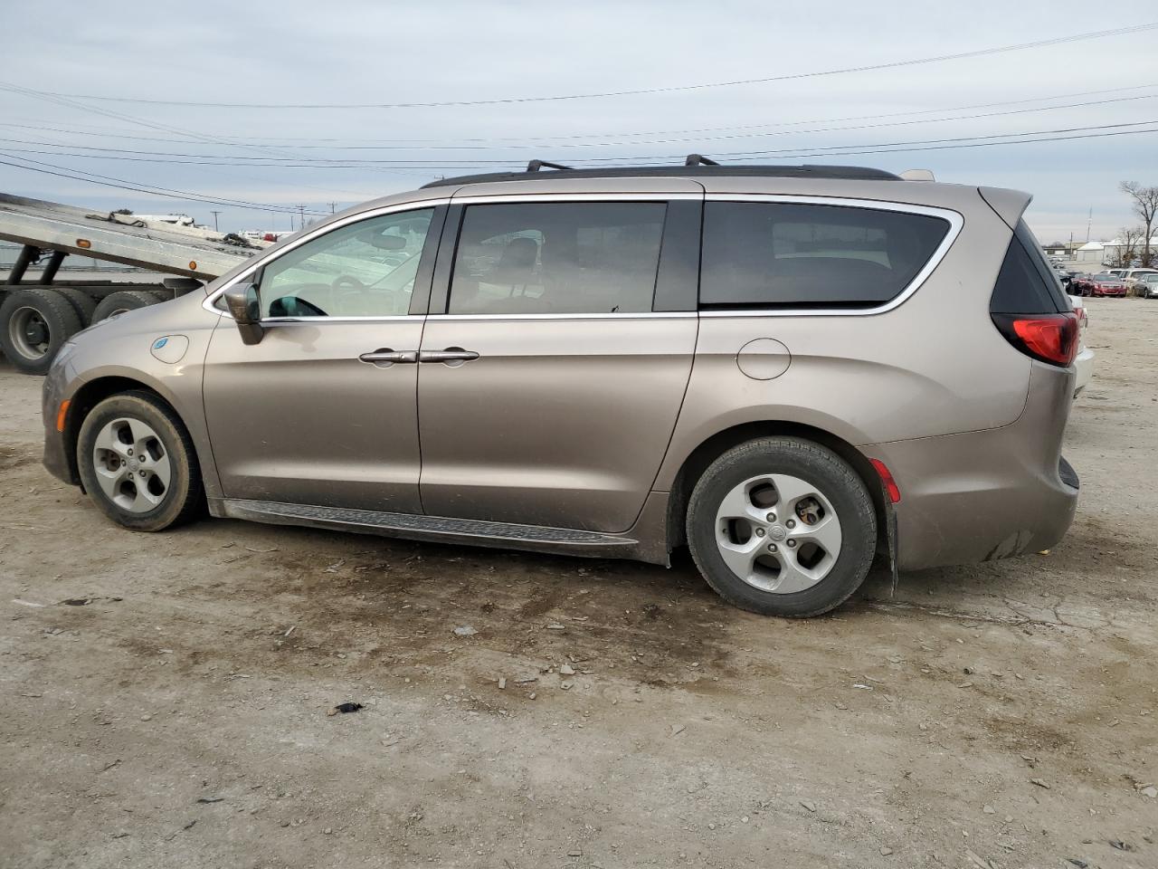 Photo 1 VIN: 2C4RC1H76JR118731 - CHRYSLER PACIFICA 