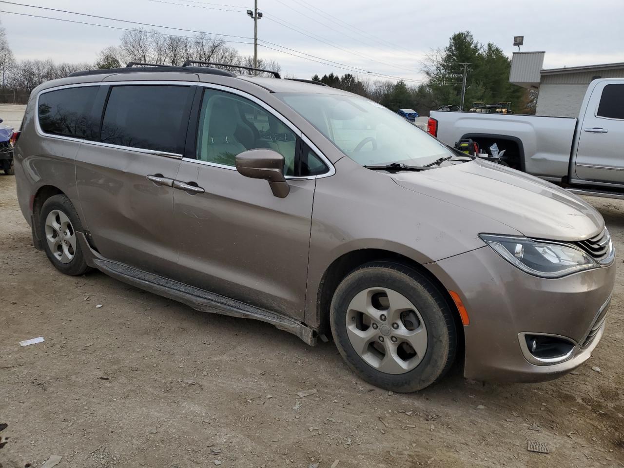 Photo 3 VIN: 2C4RC1H76JR118731 - CHRYSLER PACIFICA 