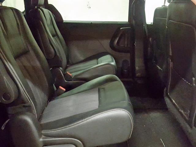 Photo 5 VIN: 2C4RC1HG1FR699918 - CHRYSLER TOWN & COU 