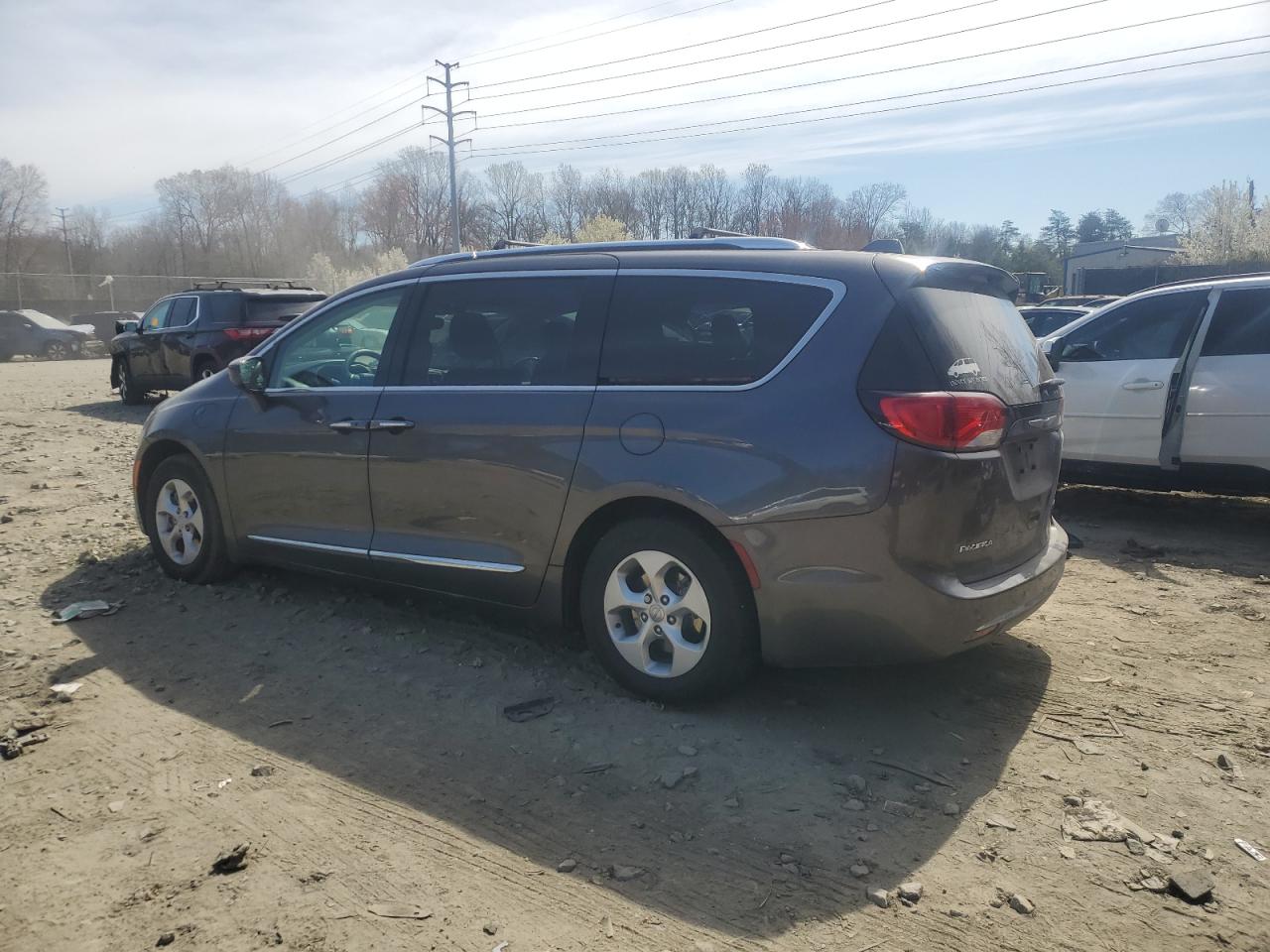 Photo 1 VIN: 2C4RC1L72JR164581 - CHRYSLER PACIFICA 