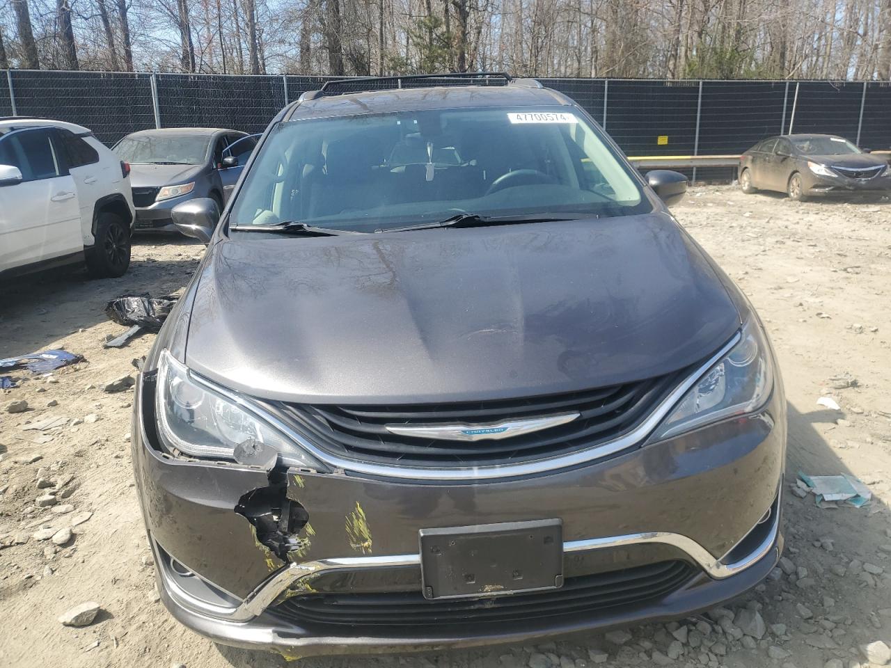 Photo 4 VIN: 2C4RC1L72JR164581 - CHRYSLER PACIFICA 