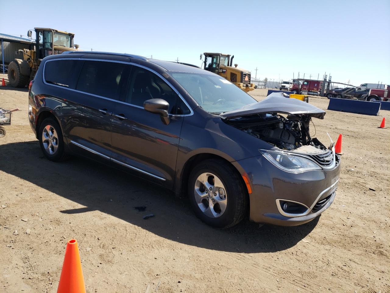 Photo 3 VIN: 2C4RC1L73JR175699 - CHRYSLER PACIFICA 