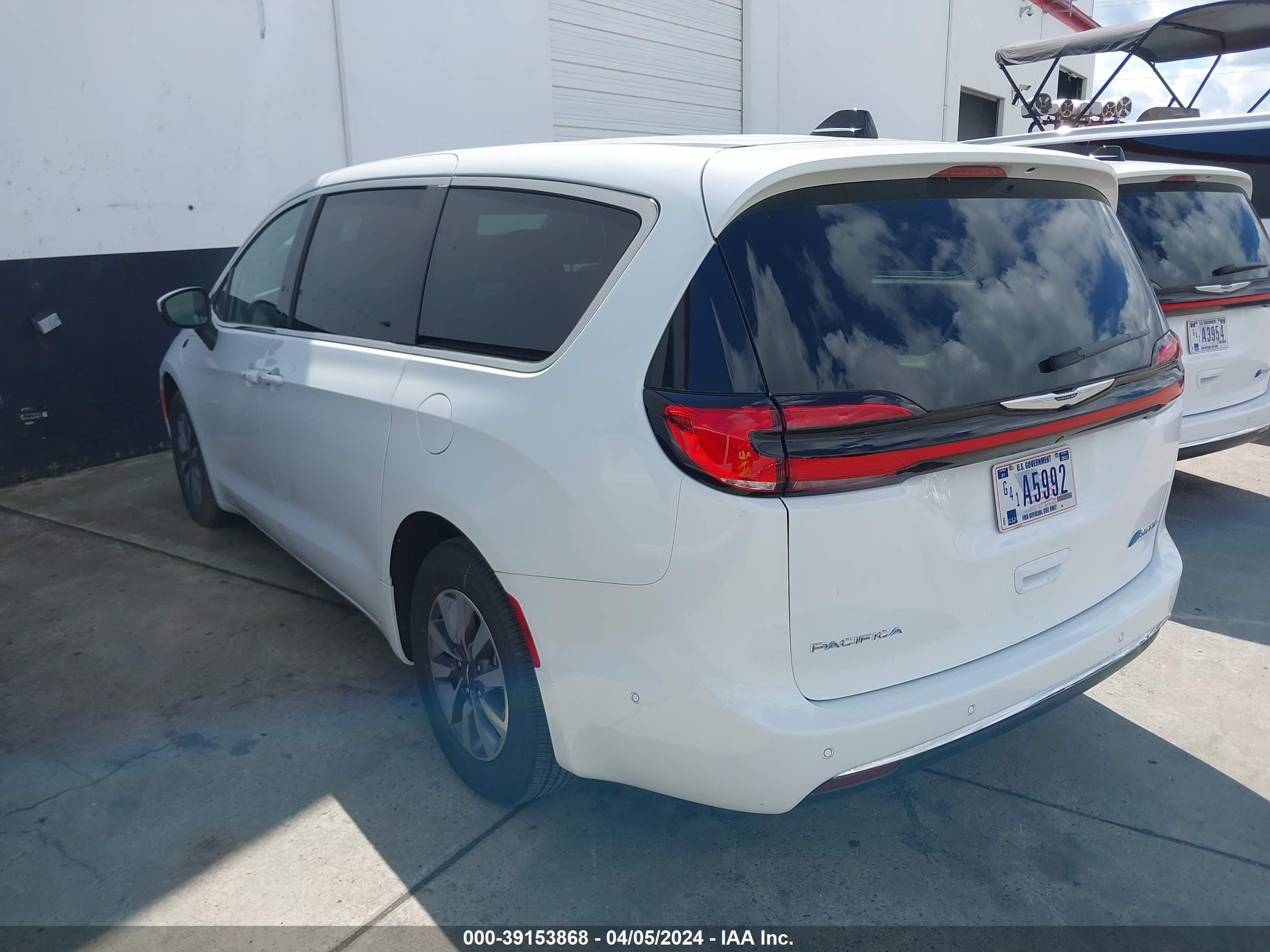 Photo 2 VIN: 2C4RC1L73PR599151 - CHRYSLER PACIFICA 