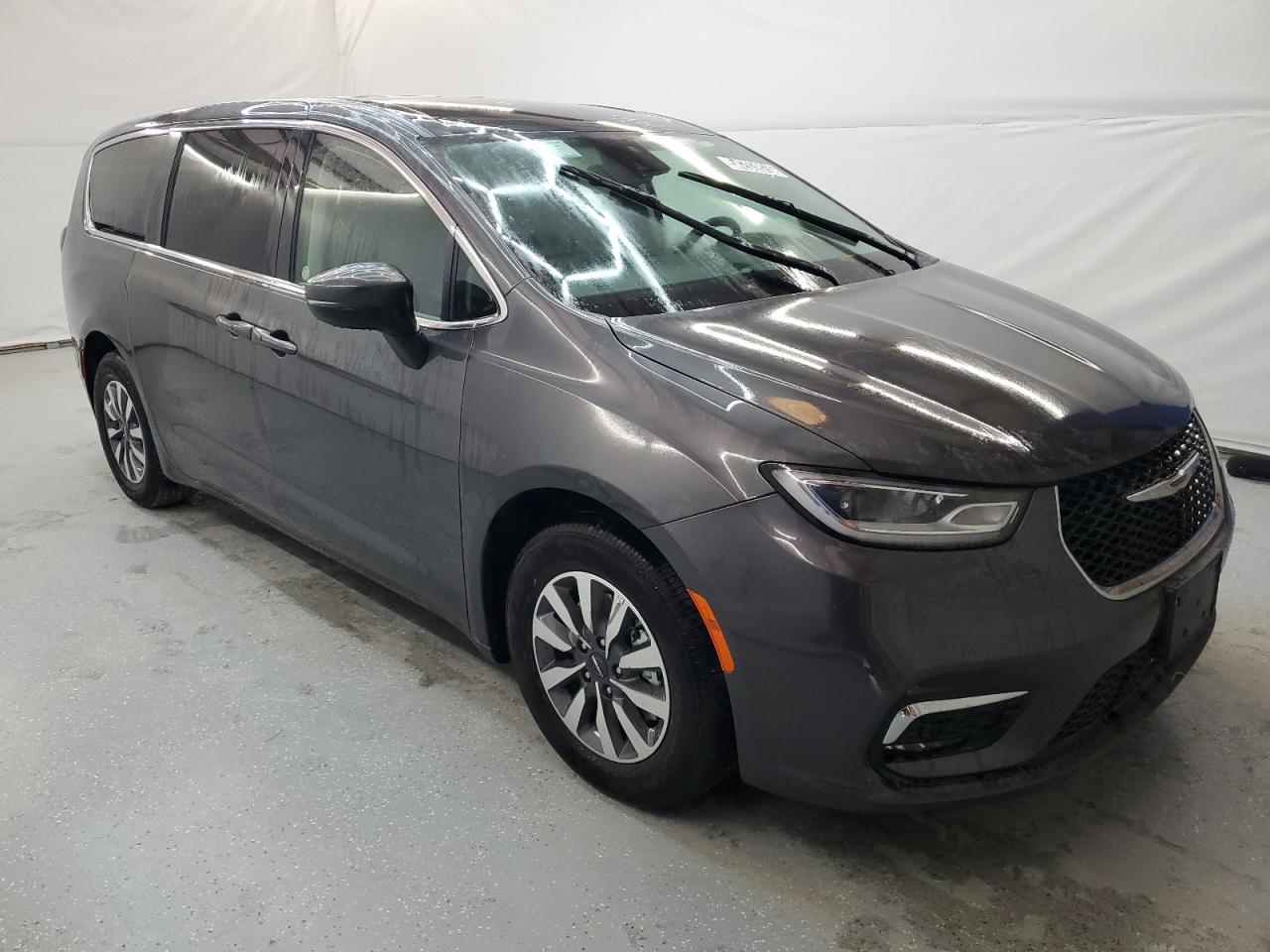 Photo 3 VIN: 2C4RC1L75PR603877 - CHRYSLER PACIFICA 